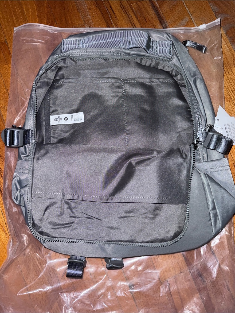 lululemon New Crew Backpack 22L Gery Backpack - Picture 4 of 5